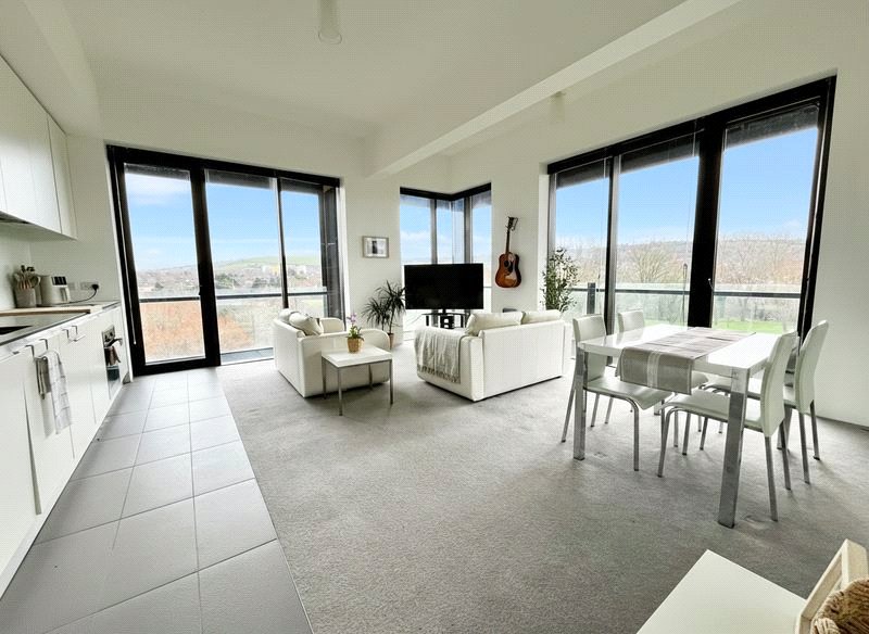 Hengrove, Lakeshore, BS13 7BG 13 Hengrove, Lakeshore, BS13 7BG